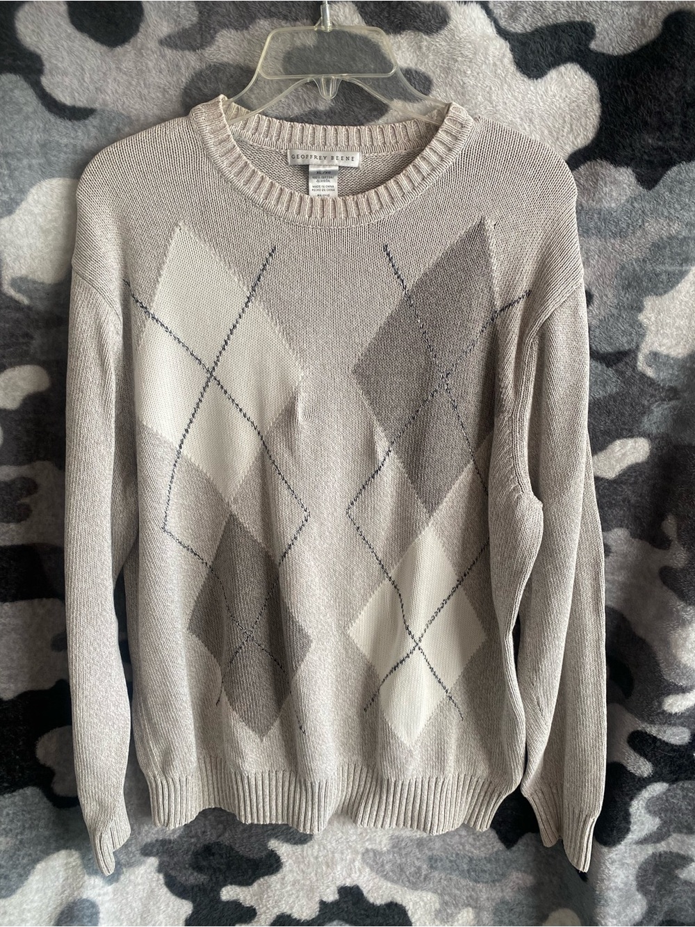 Geoffrey Beene Light Beige and Cream Argyle Crewneck Sweater